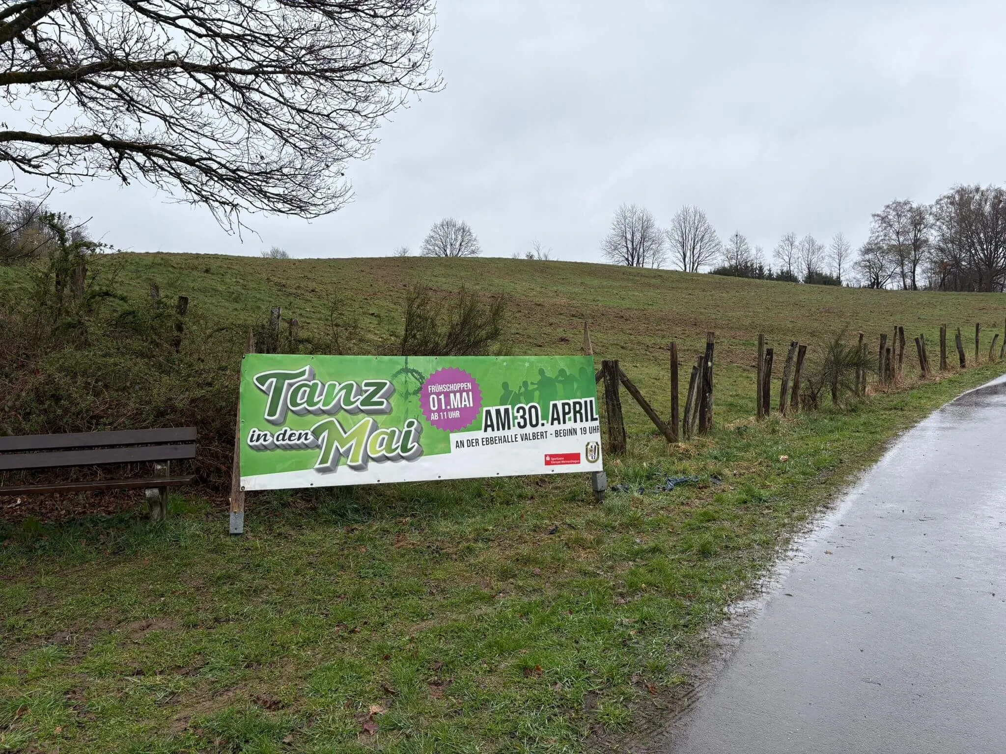 Werbeplakat für die Tanzveranstaltung „Tanz in den Mai“ am 30. April und 1. Mai in Valbert.