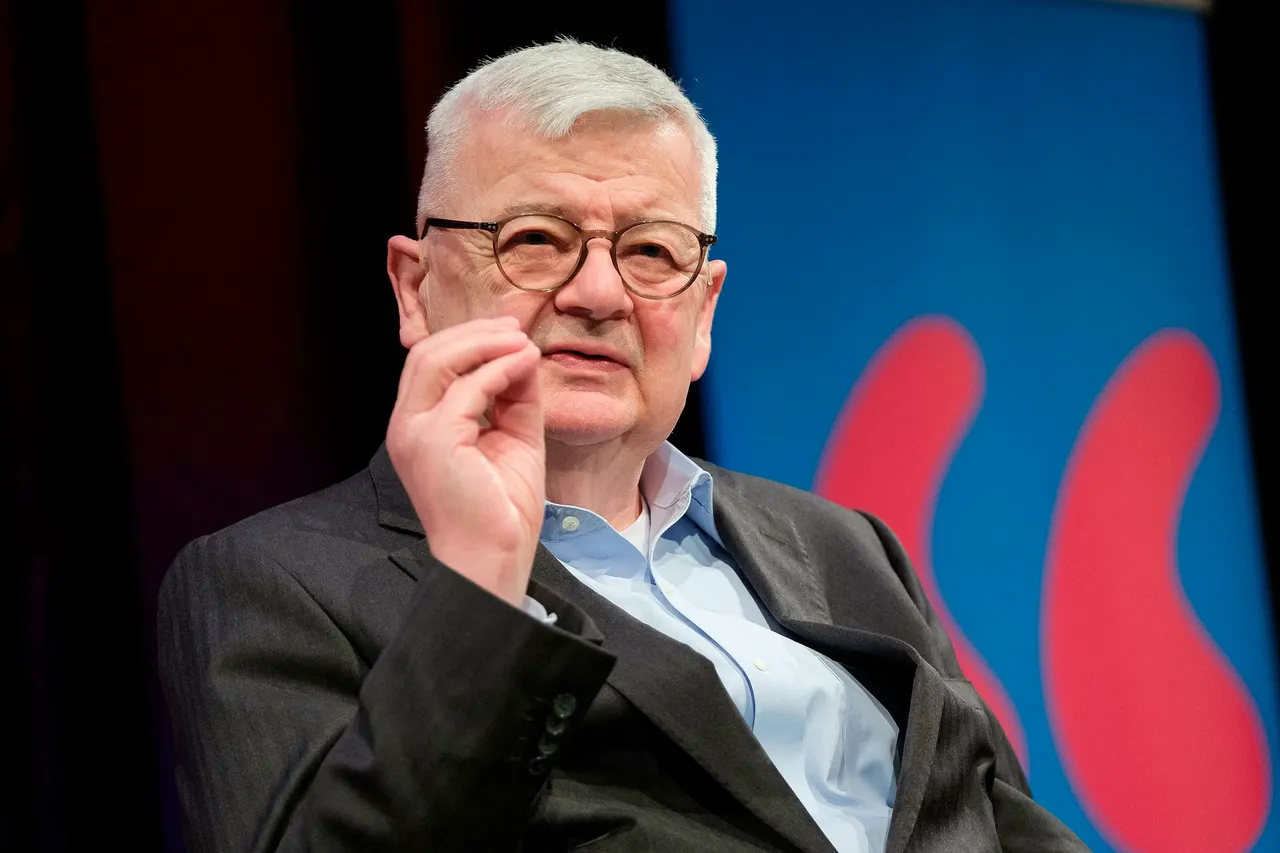 Joschka Fischer, ehemaliger Außenminister, spricht auf der Buchvorstellung seines Werkes „Wer sind wir?“.