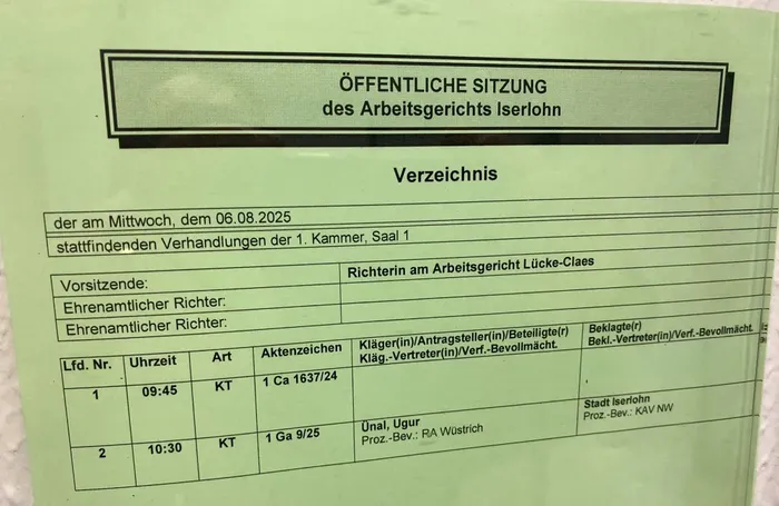 Aushang des Verzeichnisses der öffentlichen Sitzungen des Arbeitsgerichts Iserlohn für den 06.08.2025 in Saal 1.