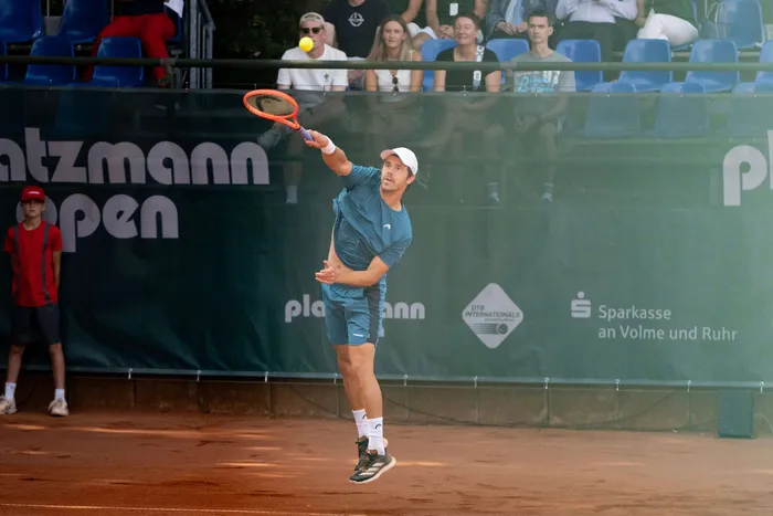 Tim Handel schlägt bei den Platzmann Open gegen Daniel Siniakov zu.