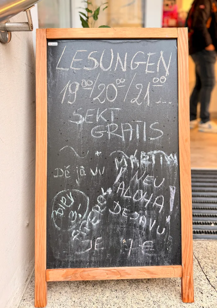 Tafel kündigt Lesungen an den 19., 20. und 21. an, darunter steht 