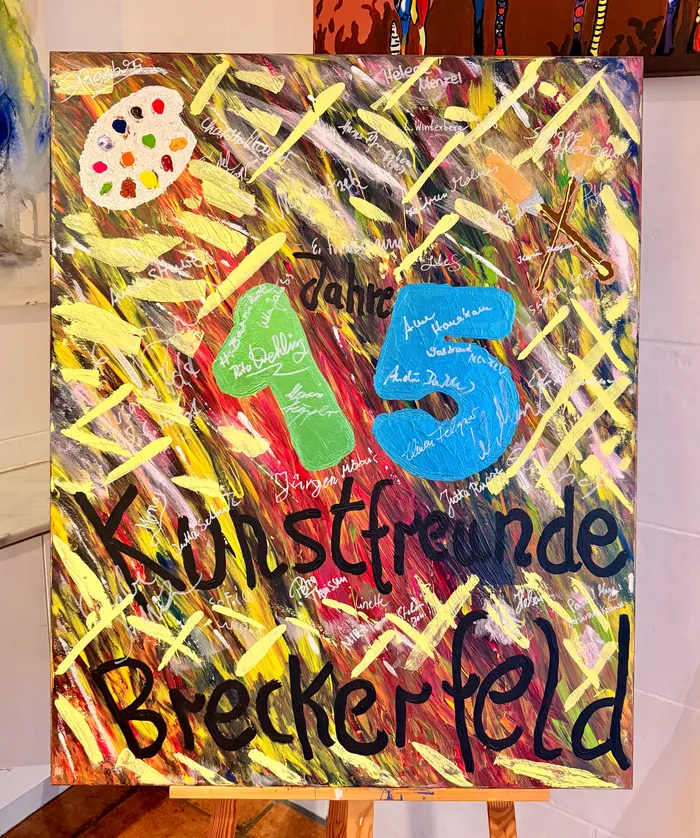 Ein farbenfrohes Gemälde mit vielen Namen und einer Palette, das „Kunstfreunde Breckerfeld“ und die Zahl „30“ zeigt. Es wurde anlässlich der 7. Breckerfelder Museumsnacht erstellt.