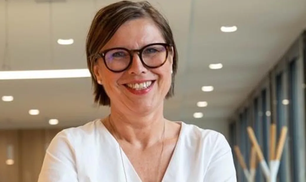 Lachende Frau mit Brille, Susanne Macaluso, Referentin der SEG Lüdenscheid.