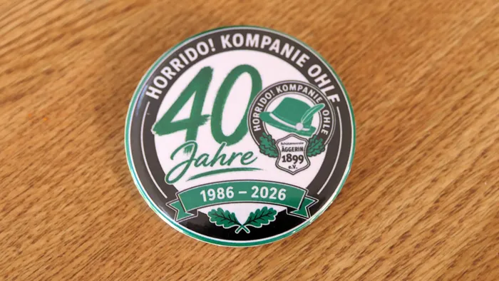 Runder Button zum 40-jährigen Jubiläum der Horrido! Kompanie Ohle (1986–2026) mit dem Logo des Schützenvereins Äggerin 1899 e.V.