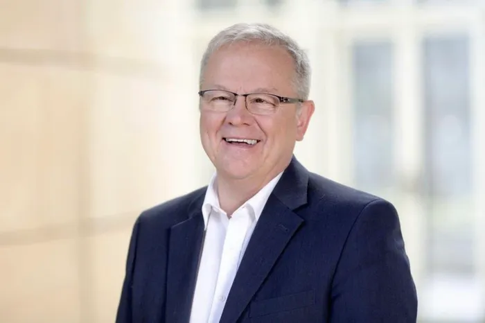 Porträt von Wolfgang Jörg, SPD-Landtagsabgeordneter für Hagen I, mit freundlichem Lächeln und Brille.