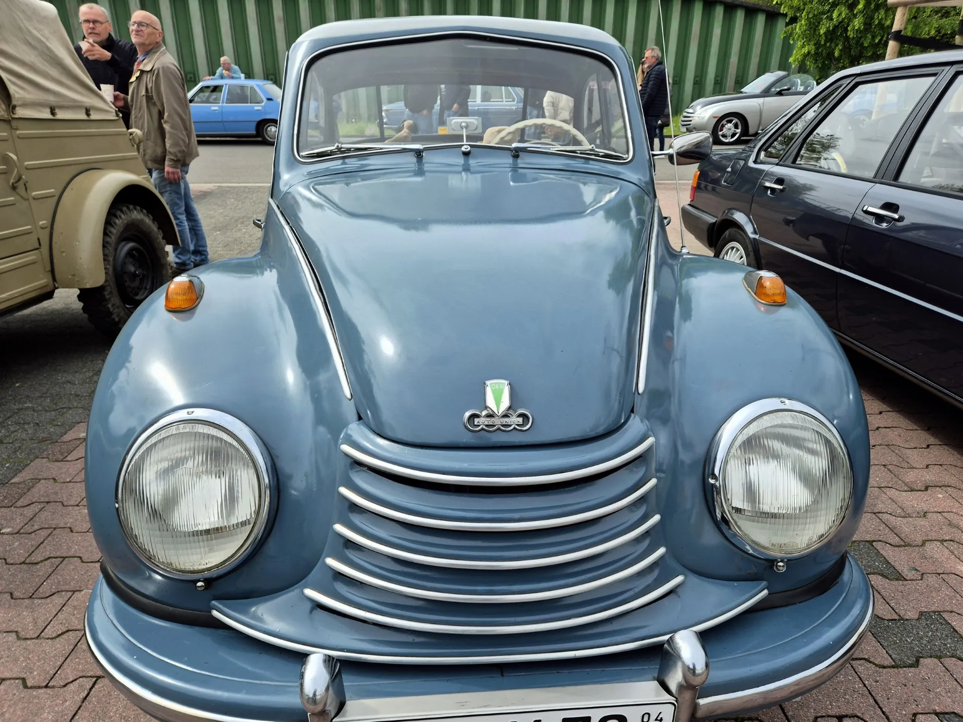 Blauer Trabant P 601 im Detail, Oldtimer-Treffen des Dorfvereins Valbert.
